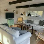 Feriehus Traditional Summer House Near