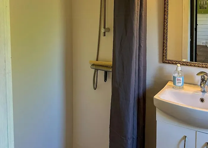 Traditional Summer House Near Дом отдыха Блокхус